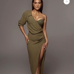 Jluxe Olive evita shaped dress. Medium (fits more like a small)